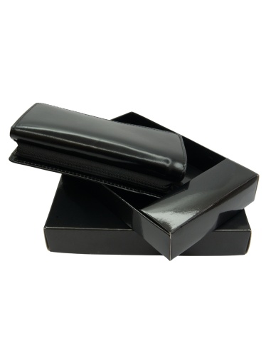 Skórzany lakierowany portfel damski...