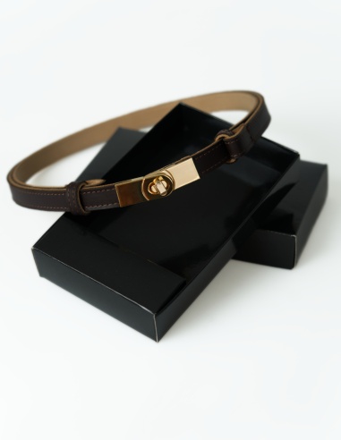 Ciemnobrązowy skórzany pasek damski...