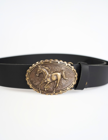 Skórzany pasek męski z ozdobną klamrą koń