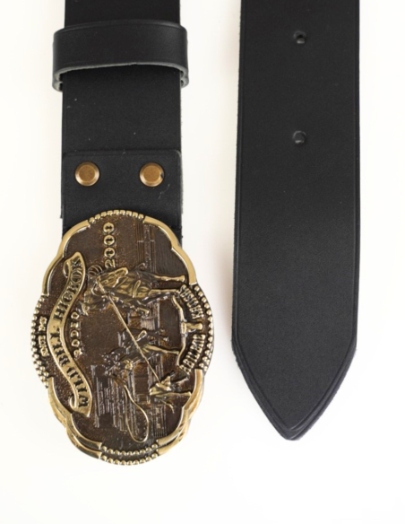 Skórzany pasek męski z ozdobną klamrą w stylu western