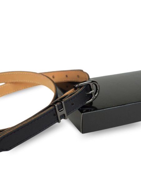 Czarny skórzany pasek...