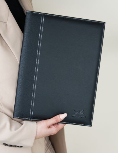 Okładka, biwuar z notesem...