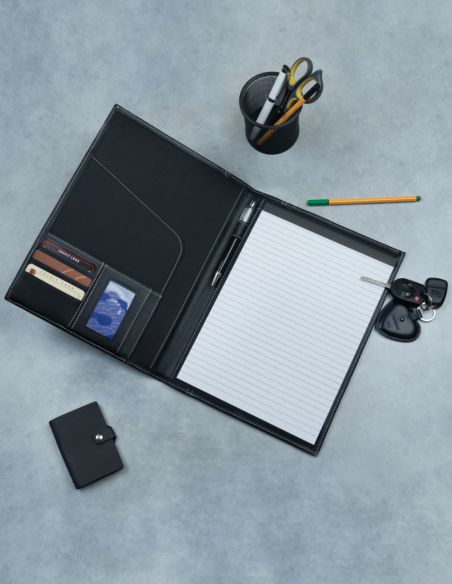 Okładka, biwuar z notesem...