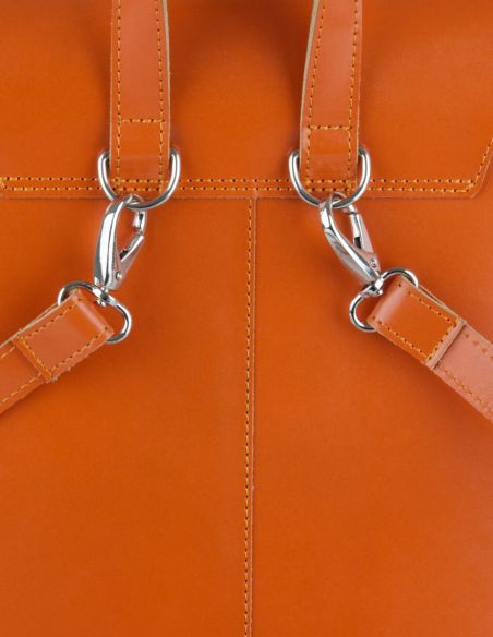 Pomarańczowy plecak damski...