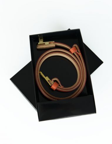 Pomarańczowy skórzany pasek damski...