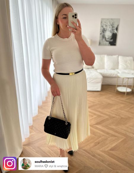 Czarny skórzany pasek...