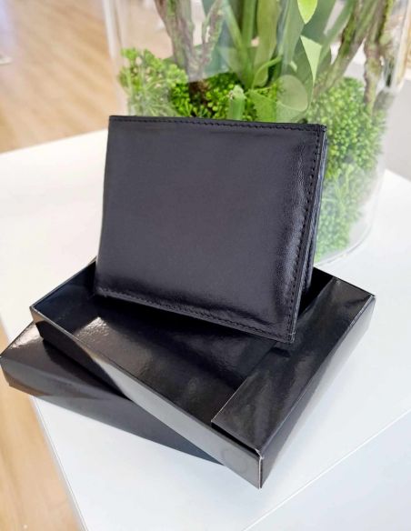 Skórzany cienki portfel...