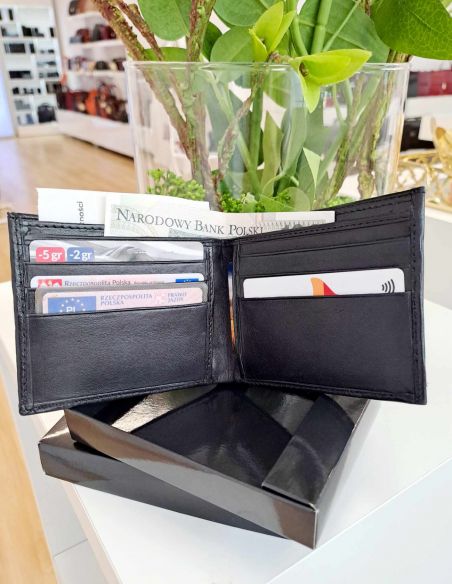 Skórzany cienki portfel...