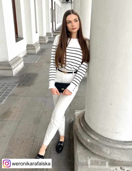 Czarny skórzany pasek...