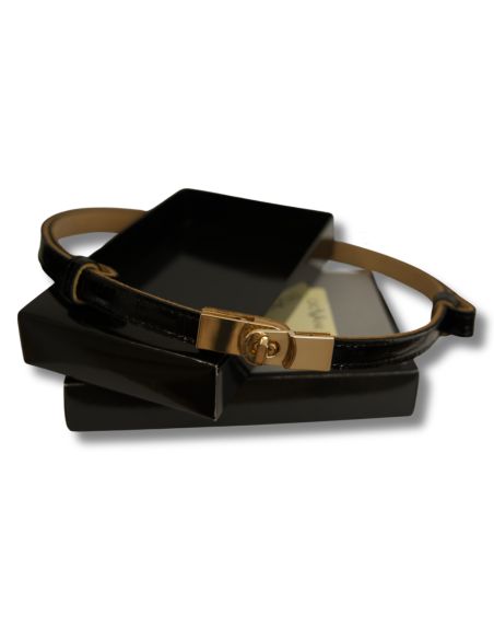 Czarny lakierowany skórzany...