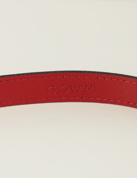 Czerwony skórzany pasek...