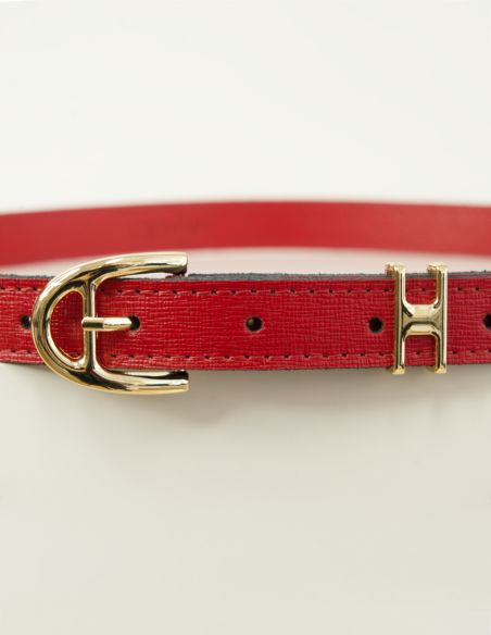 Czerwony skórzany pasek...